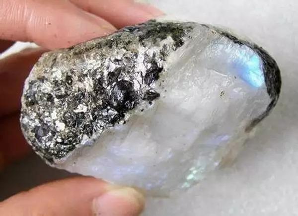 哪里可以找到世界上最稀有的矿石？